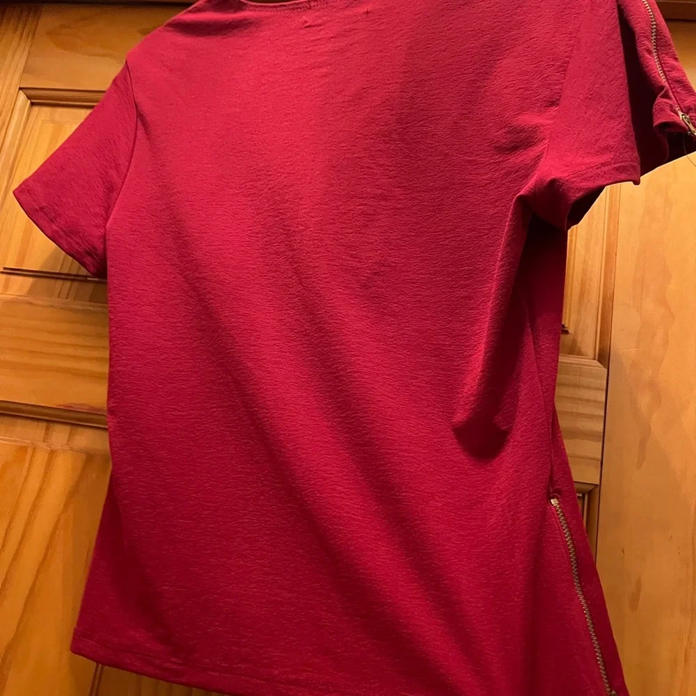 Tops - Picture 5 of 5
